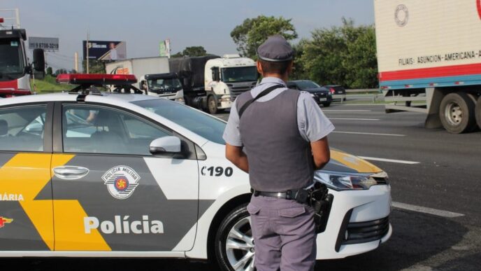 viatura da polícia militar rodoviária