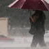 mulher com guarda-chuva