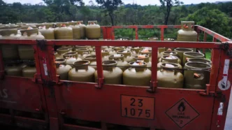 caminhão com botijões de gás de cozinha