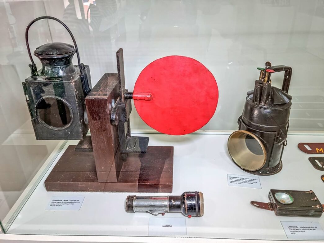 Objetos em exposição no museu Ferroviário de Araçatuba