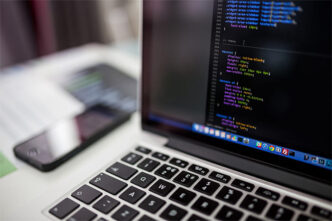 notebook com tela abertar em editor de CSS