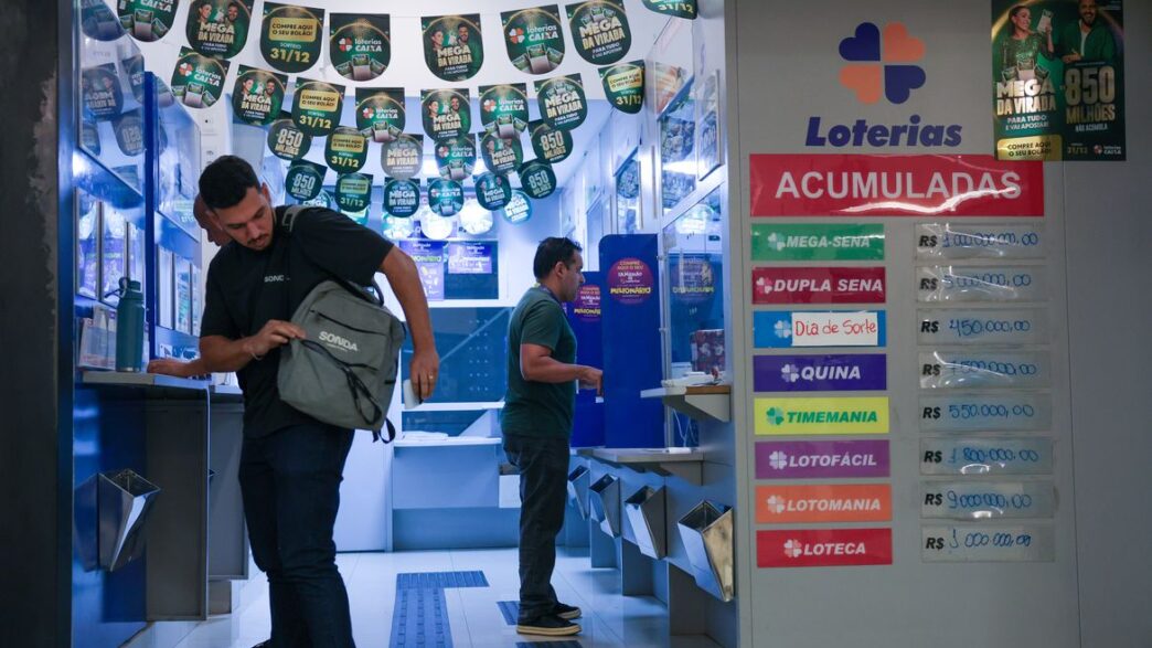 pessoas na lotérica