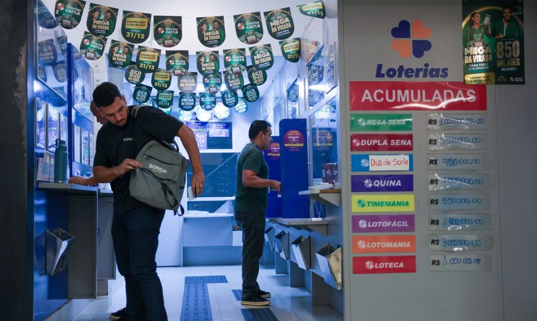 pessoas na lotérica