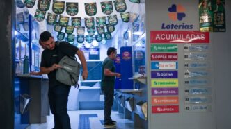 pessoas na lotérica
